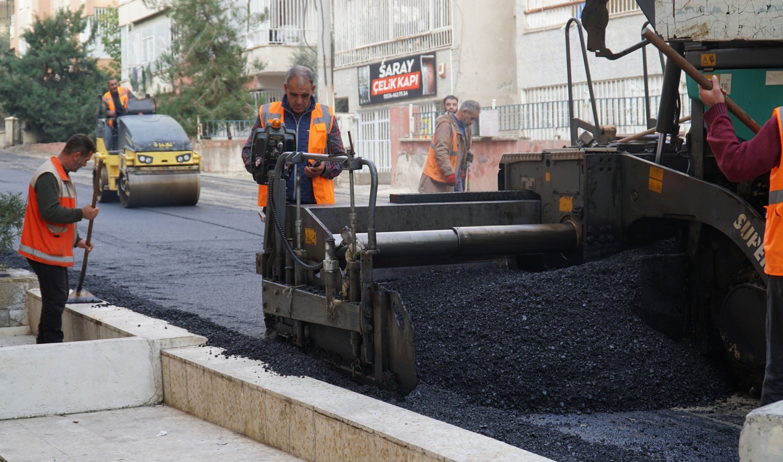 HALİLİYE BELEDİYESİ İLE HUMMALI SICAK ASFALT ÇALIŞMALARI TAMAMLANIYOR