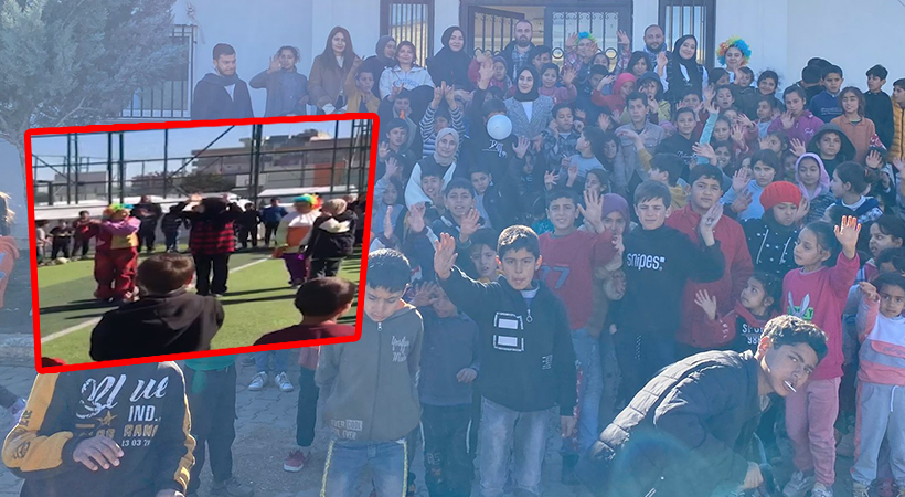 Depremzede çocuklar için palyaço eşliğinde top oynadılar