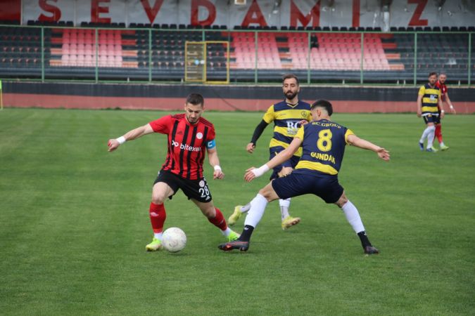 Karaköprüspor'un kaptanı Halil Yılmaz grubun gol kralı oldu;