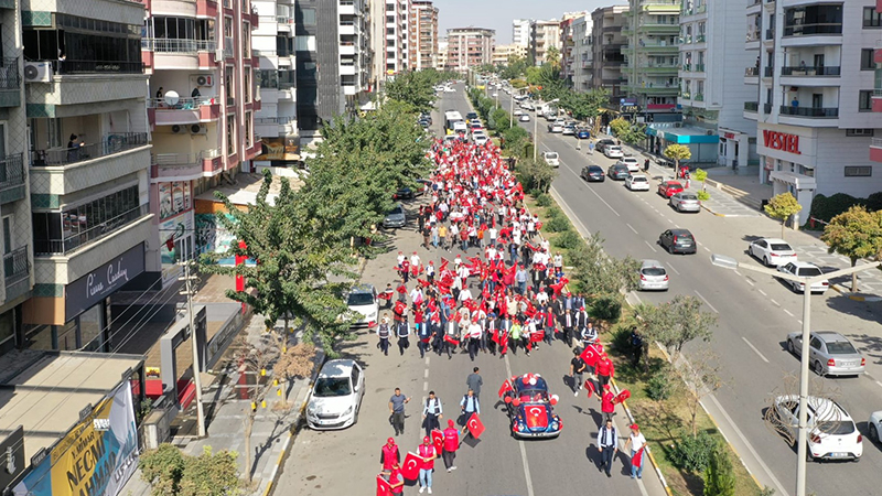 Karaköprü'de Cumhuriyet'in yüzüncü yılı coşkuyla kutlandı;