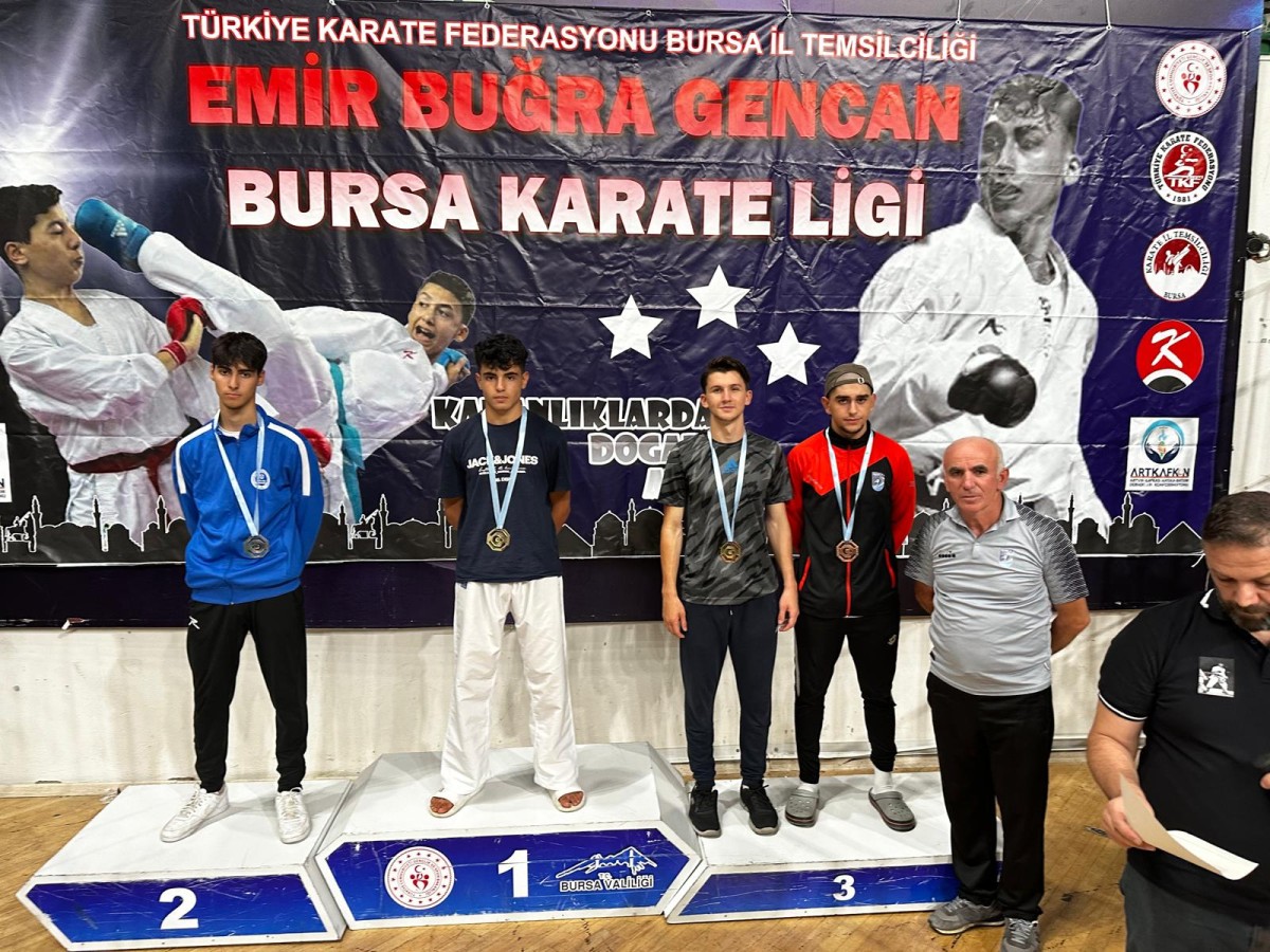 Şanlıurfalı gençlerden karate şampiyonasında büyük başarı;